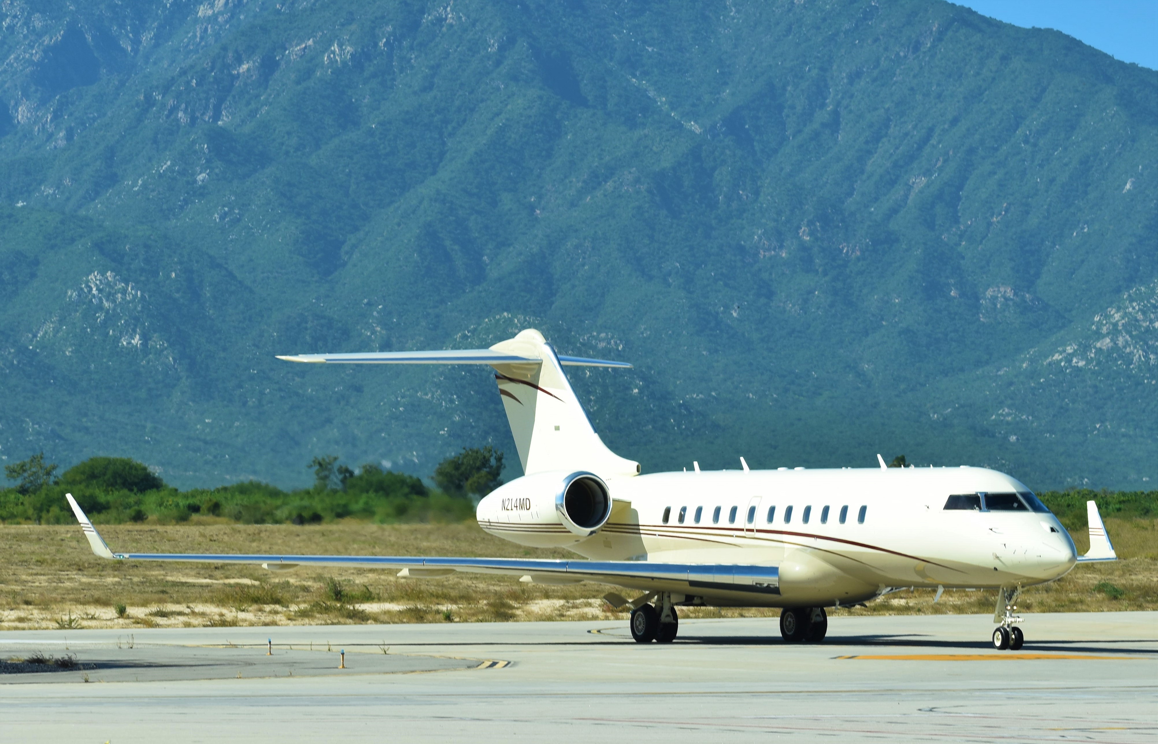 Full size: PRIVATE Bombardier Global 7000 N214MD at San Jose del Cabo Los Cabos International Airport